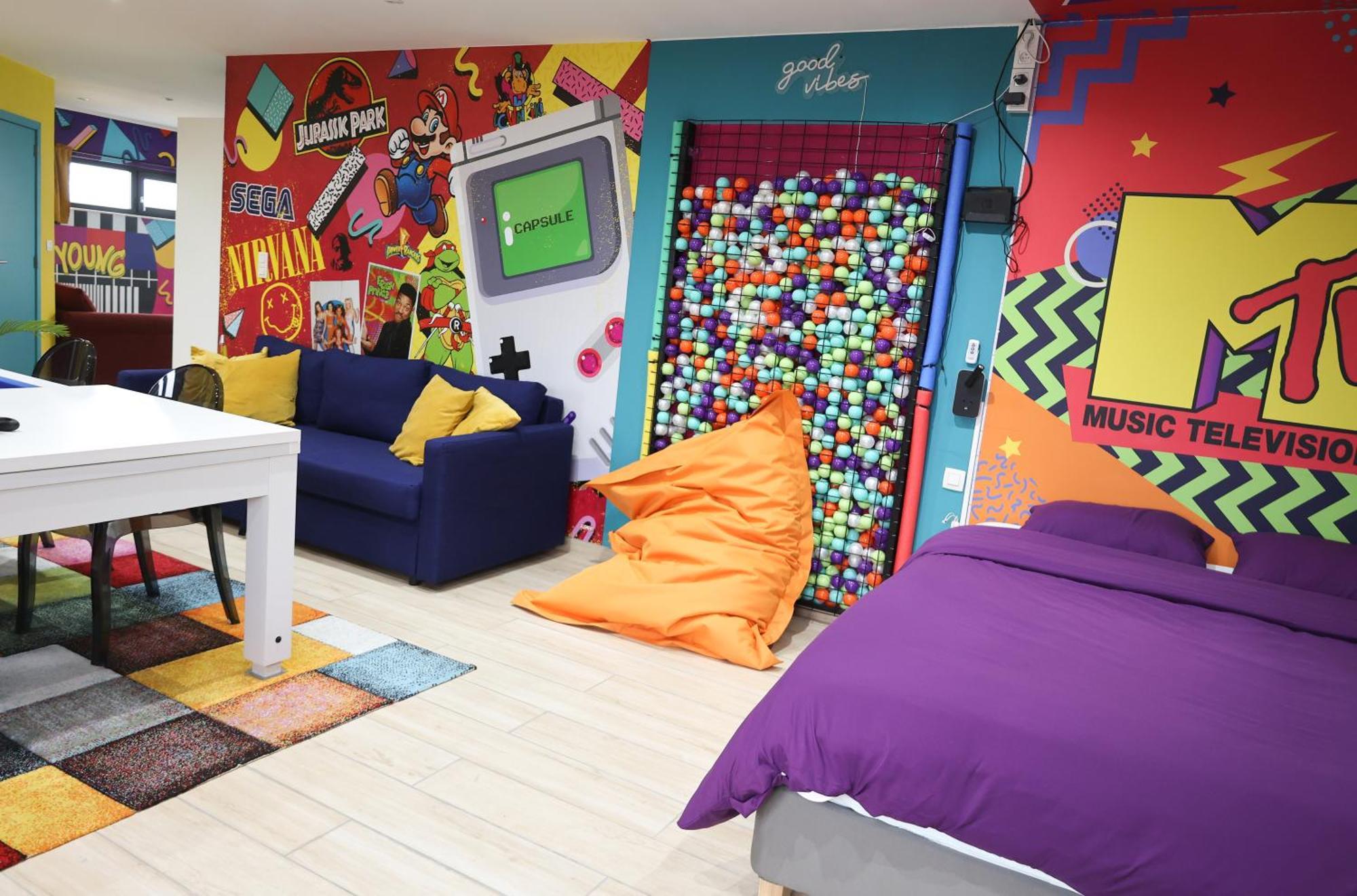 Capsule 90'S - Balneo - Sauna - Flipper - Billard - Netflix - Nintendo Switch & Jeux - Монс Екстер'єр фото